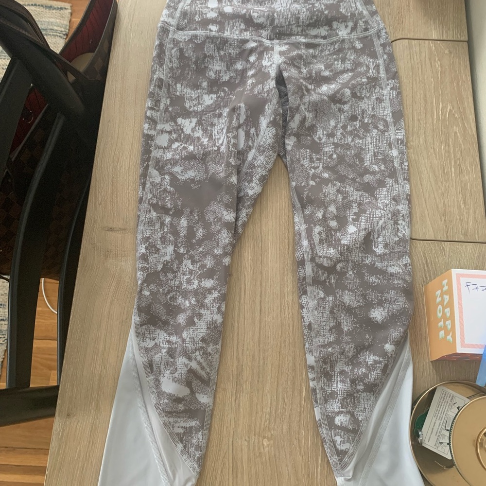 Lululemon Wunderunder Cropped Scalloped Leggings NWOT